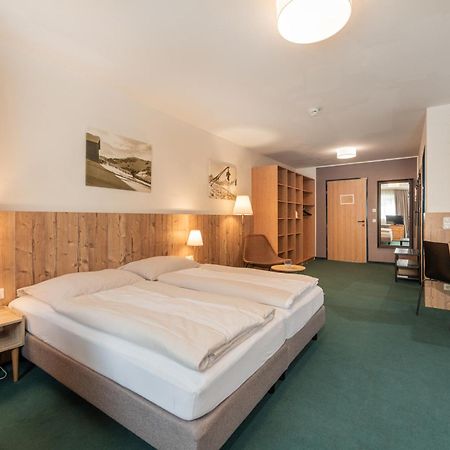 מטרי אין אוסטירול Alpenparks Hotel Montana מראה חיצוני תמונה