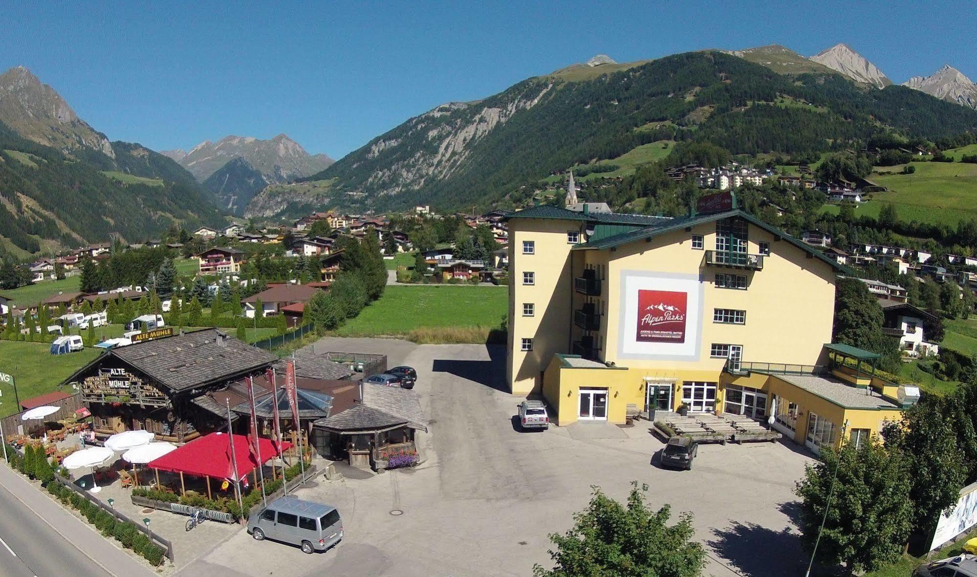 מטרי אין אוסטירול Alpenparks Hotel Montana מראה חיצוני תמונה